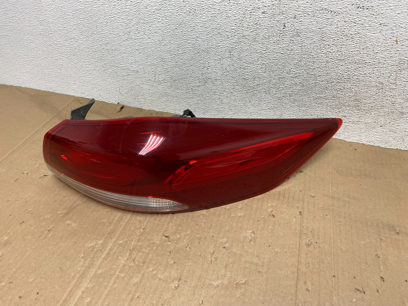 2017 to 2018 Hyundai Elantra Right Passenger RH Side Tail Light AE9170 DW1