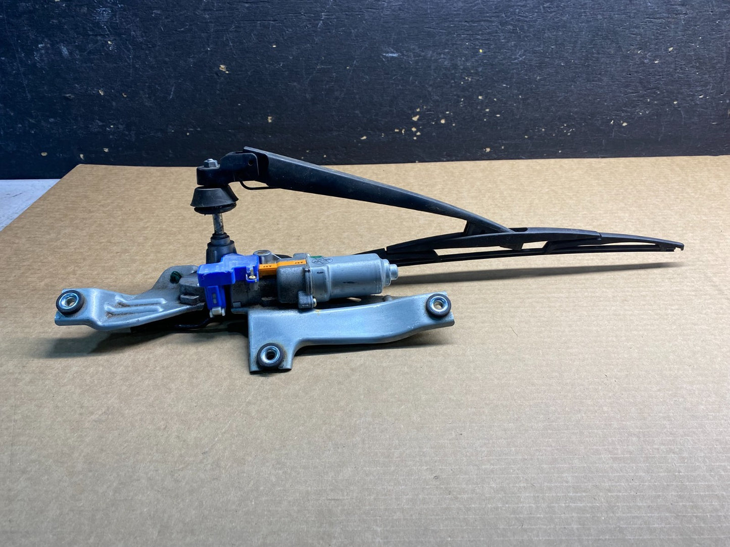 2009 to 2013 Subaru Forester Rear Windshield Washer Wiper Motor Z90341