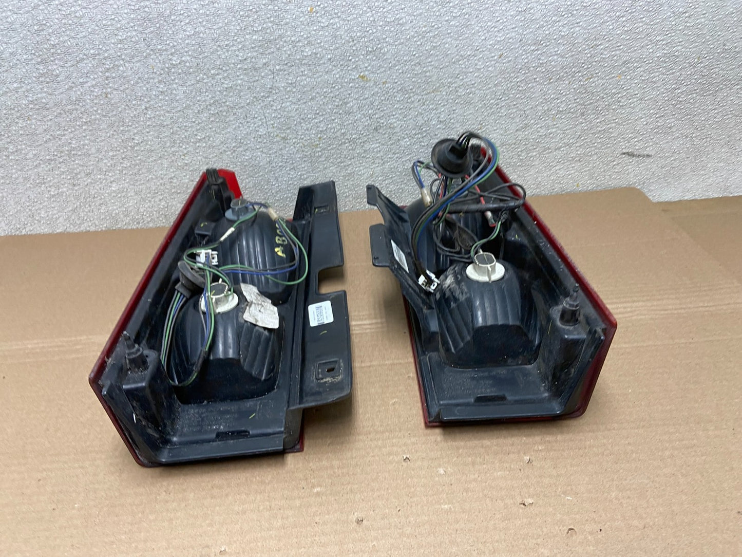 2006 to 2008 Hummer H3 Left+Right Side Tail Lights OEM AB0962 DW8