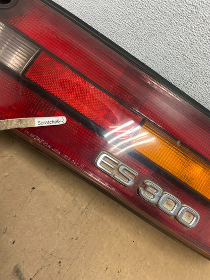 1995 1996 Lexus ES300 Right Passenger RH Side Tail Light ad2717 DG3