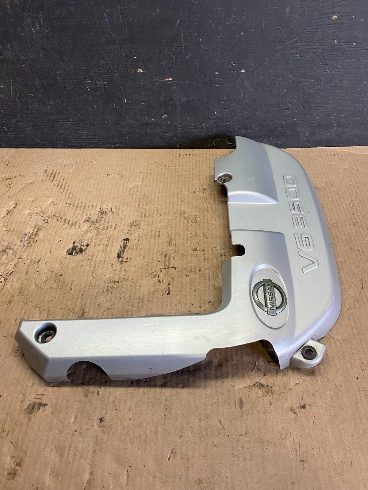 2001 to 2004 Nissan Pathfinder Engine Cover Ornament L9356 DG2