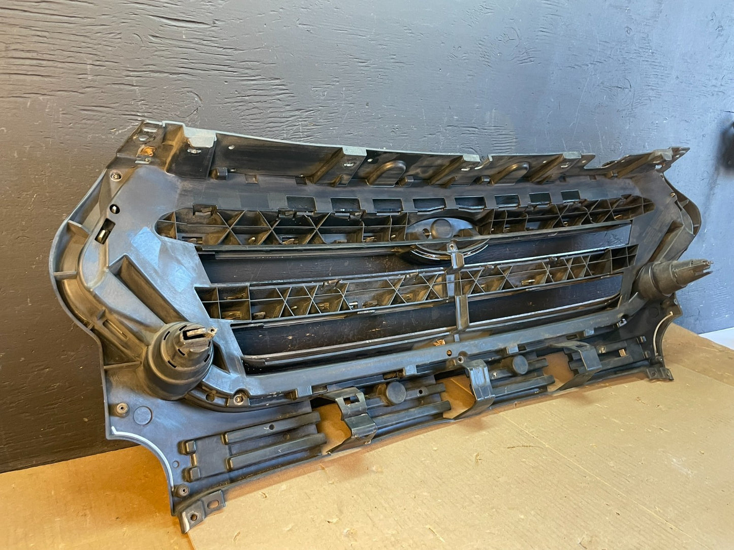 2017 2018 2019 Ford Escape Front Upper Black Grill Grille Oem AB7881 DG4