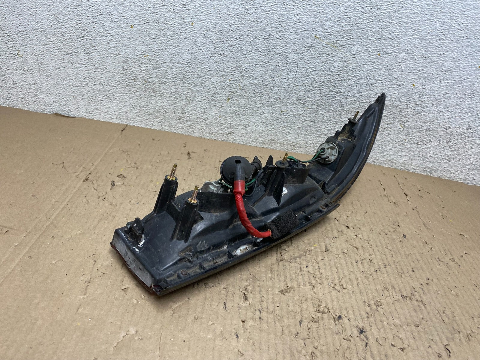 1993 to 1994 Infiniti J30 Driver Right Passenger RH Side Tail Light OEM L6550 DW6