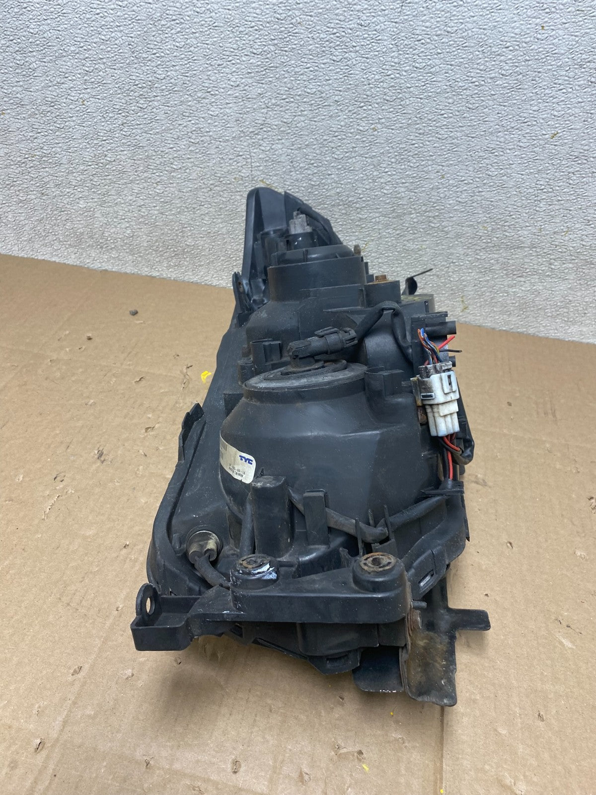 2006-2008 Subaru Forester Right Passenger Rh Headlight Halogen TYC T5672 DW12