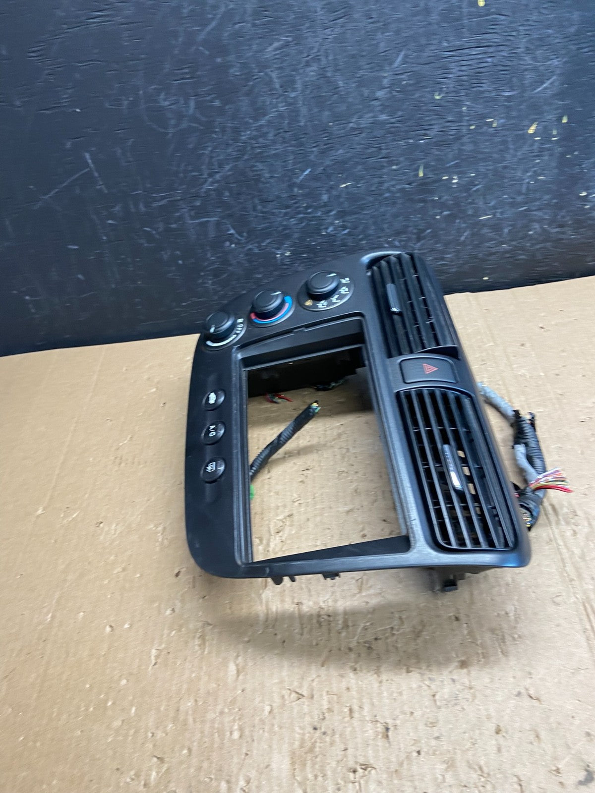 2001-2005 Honda Civic Center Dash Radio Bezel Climate Control Air Vent AE4183 DG2