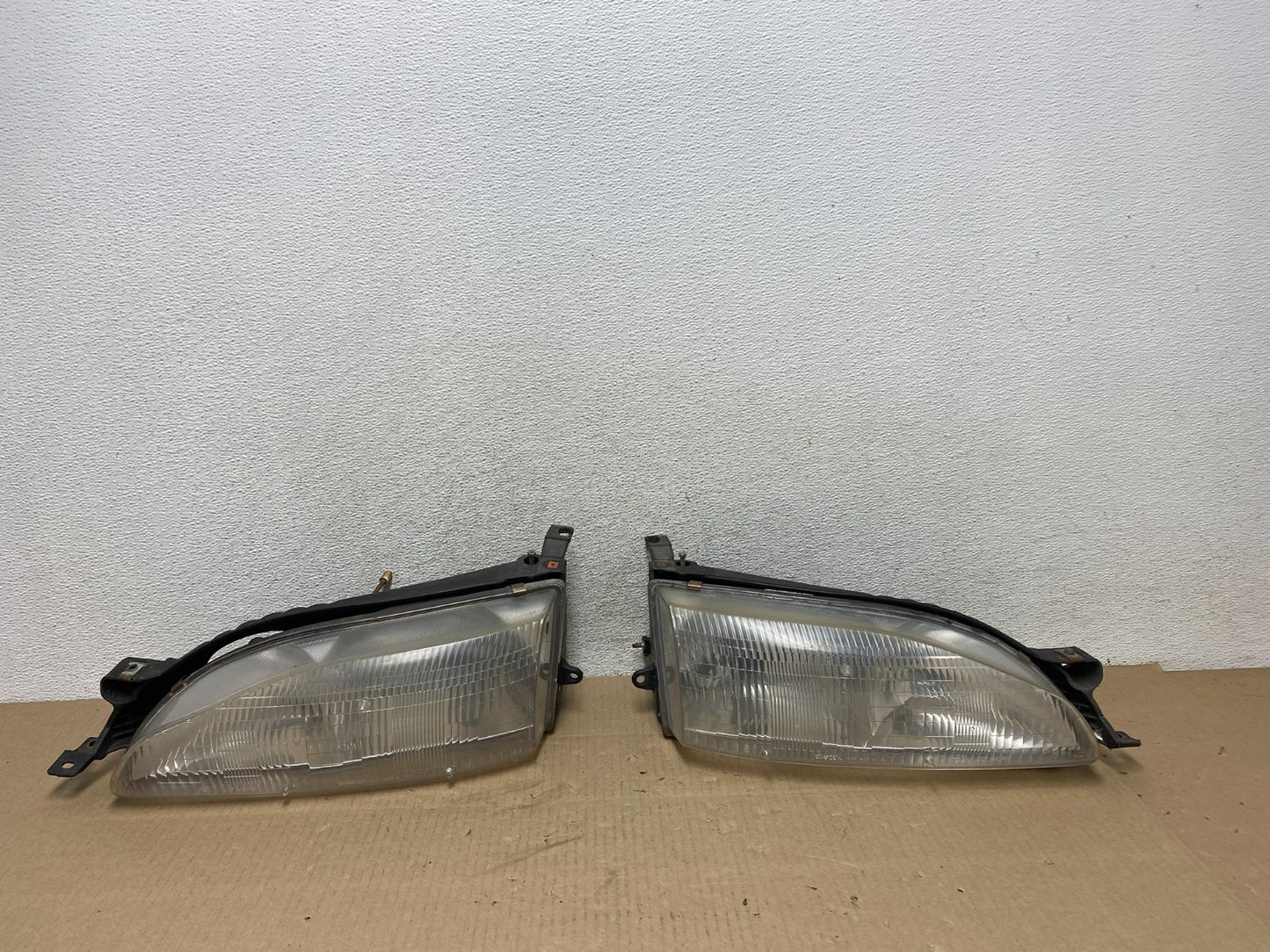 1995 - 1996 Toyota Camry Left+Right Side Set Halogen Headlights AG5870 DW0
