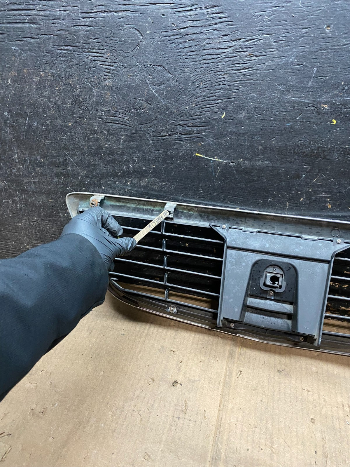 2002 to 2003 Acura RL Front Upper Grille Grill Emblem W2207 DG9