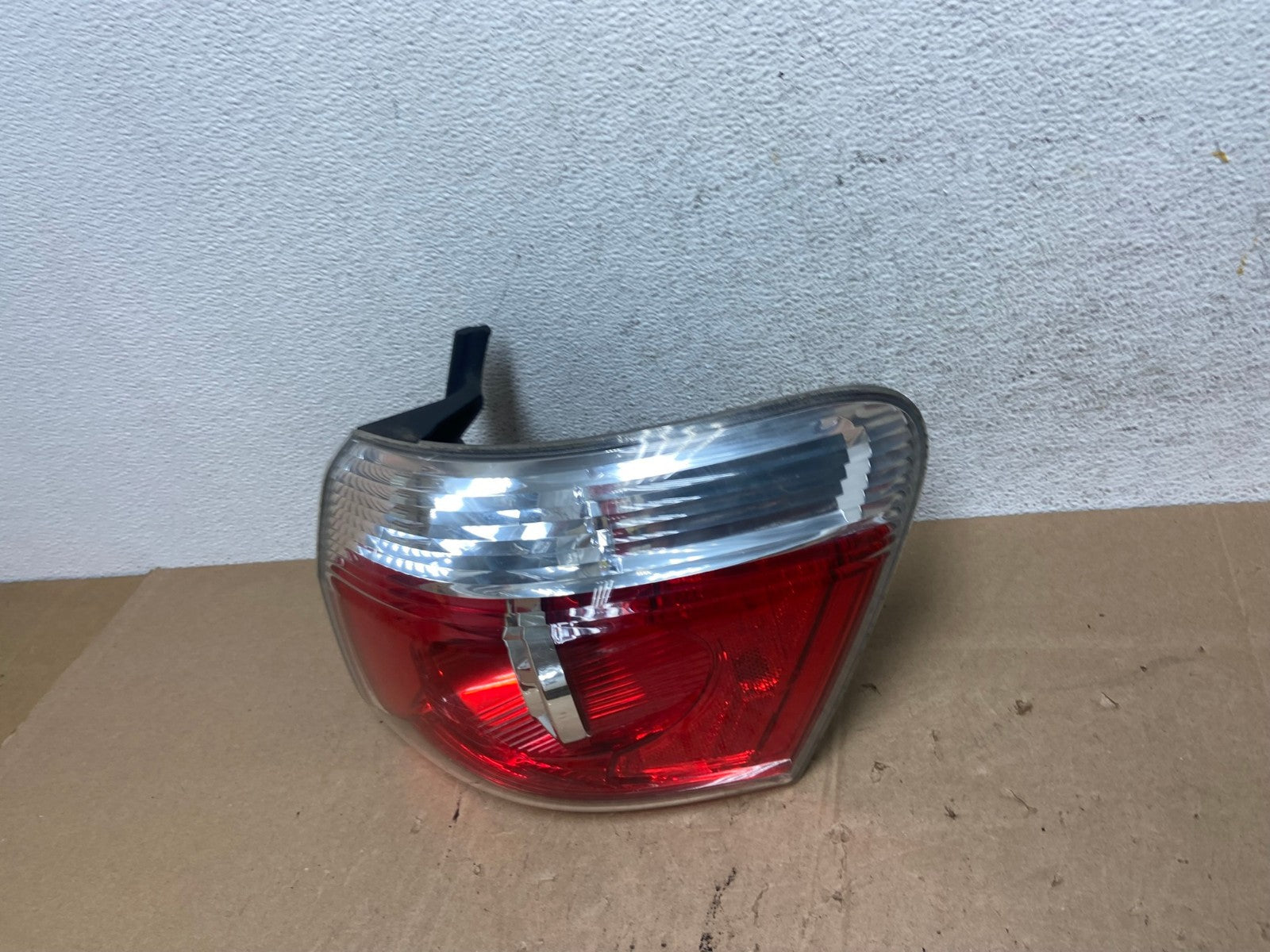 2007 to 2012 GMC Acadia Halogen Tail Light Right Passenger RH Side AE6093 LK1