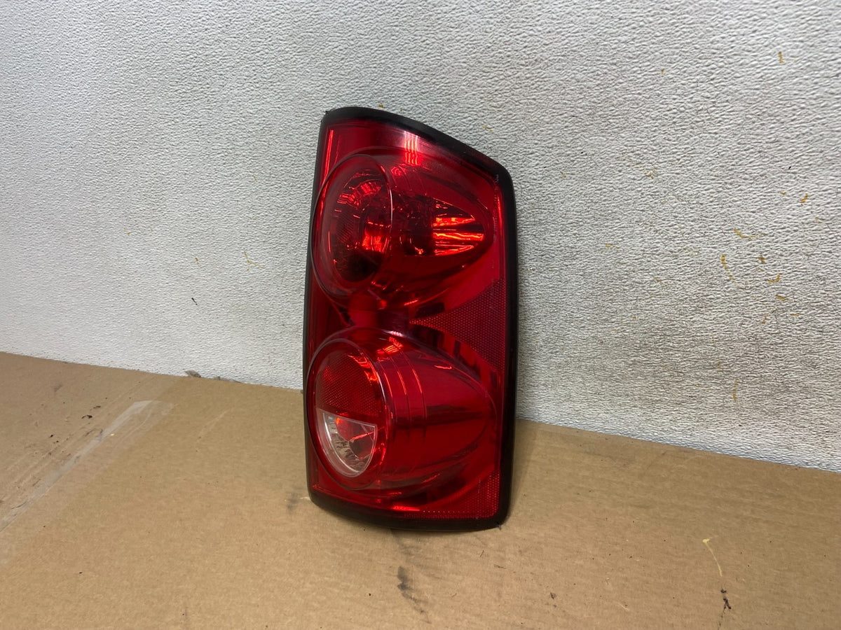 2007 - 2009 Dodge Ram 1500 2500 Right Passenger Rh Side Tail Light AH4455 DW2