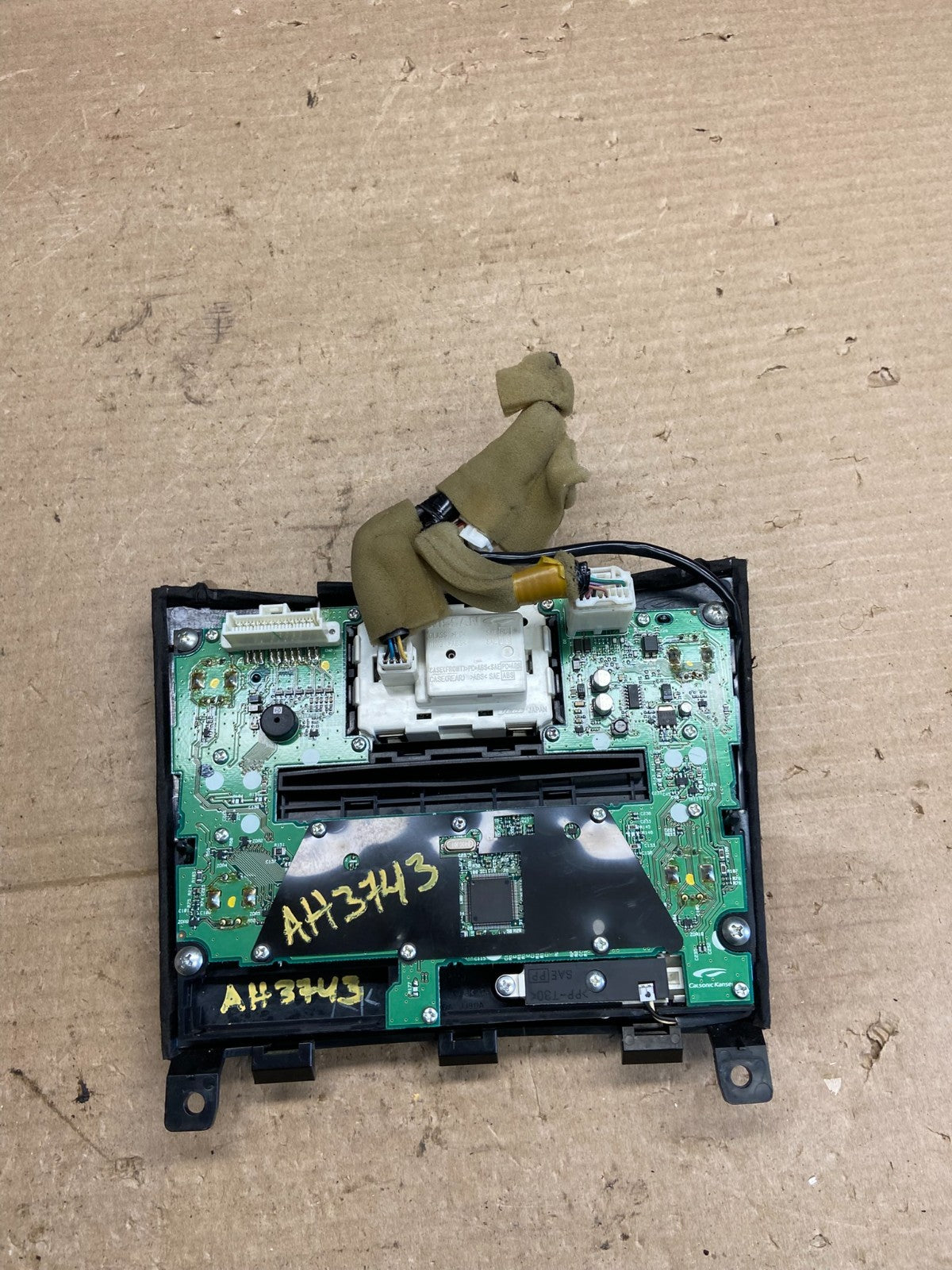 2009 to 2013 Infiniti G37 Radio Player Climate Control Panel Bezel AH3743 DG6