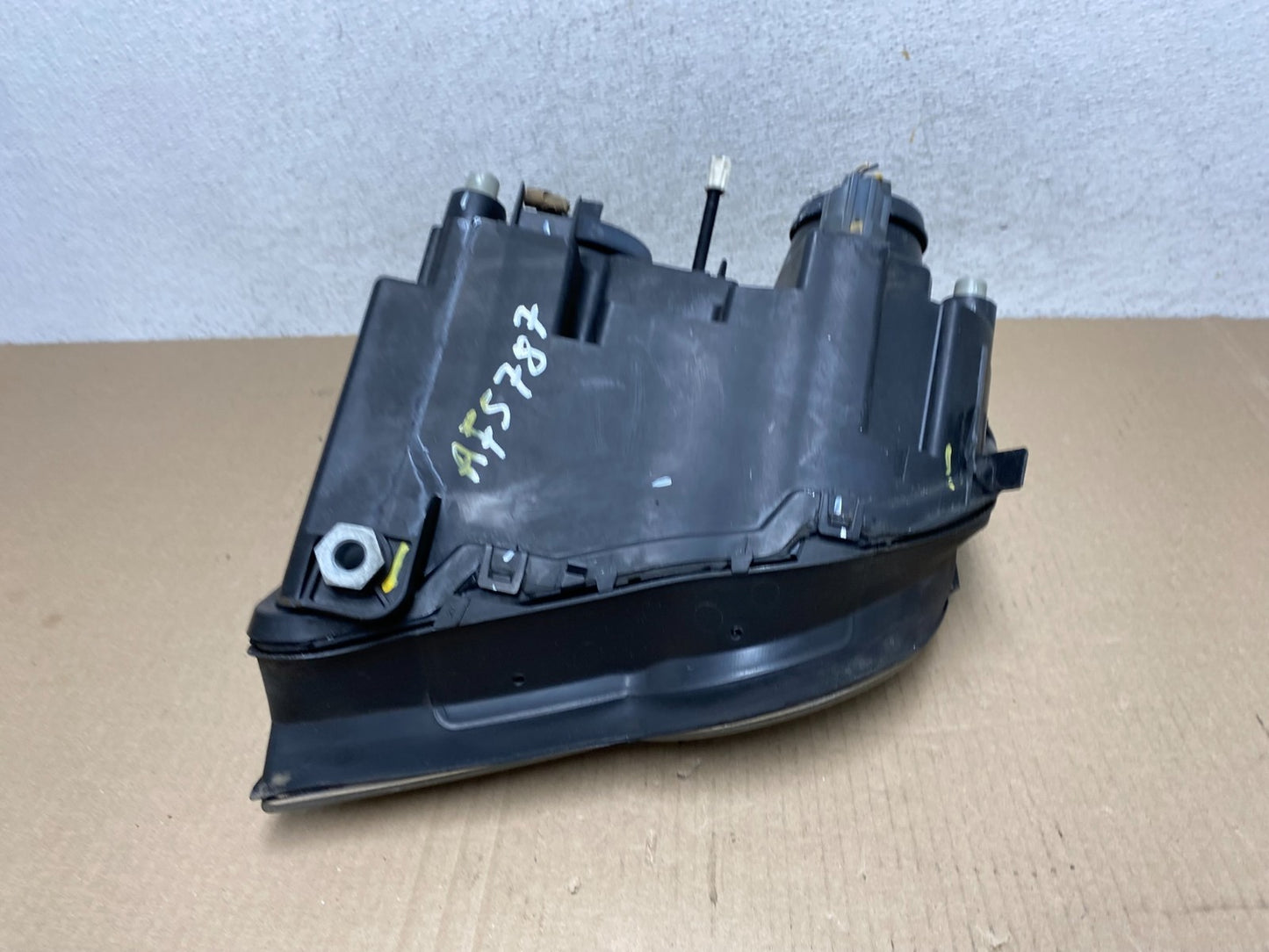 2004 to 20006 Chrysler Crossfire Right Passenger Side Headlight AF57876