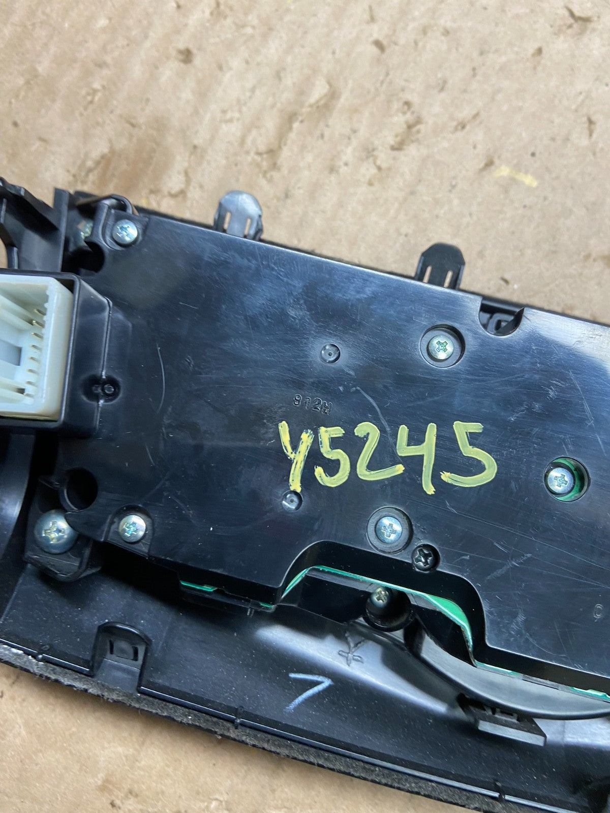 2009-2014 Nissan Murano AM FM Radio CD Control Panel Y5245 DG6