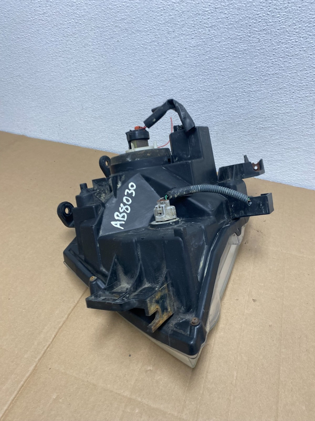 2005-2015 Nissan Xterra Right Passenger RH Headlight OEM AB8030 DW8