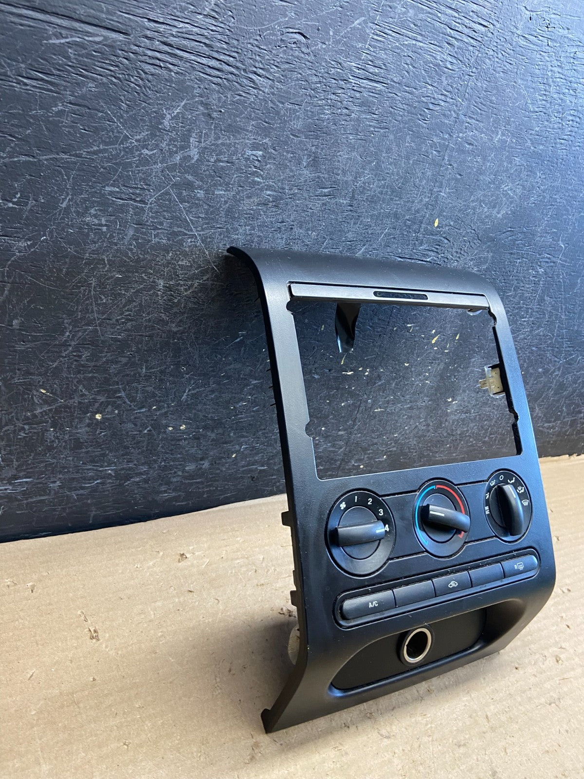 2004 to 2008 Ford F150 Radio Climate Dash Bezel Surround Black AH5264 DG1