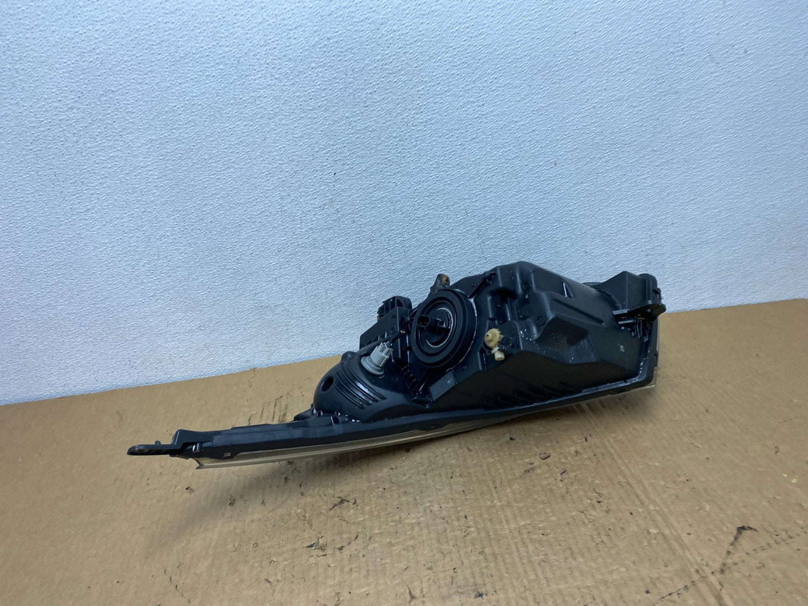 2011 to 2015 Chevrolet Cruze Halogen Right Passenger Rh Headlight AC8128 DW6