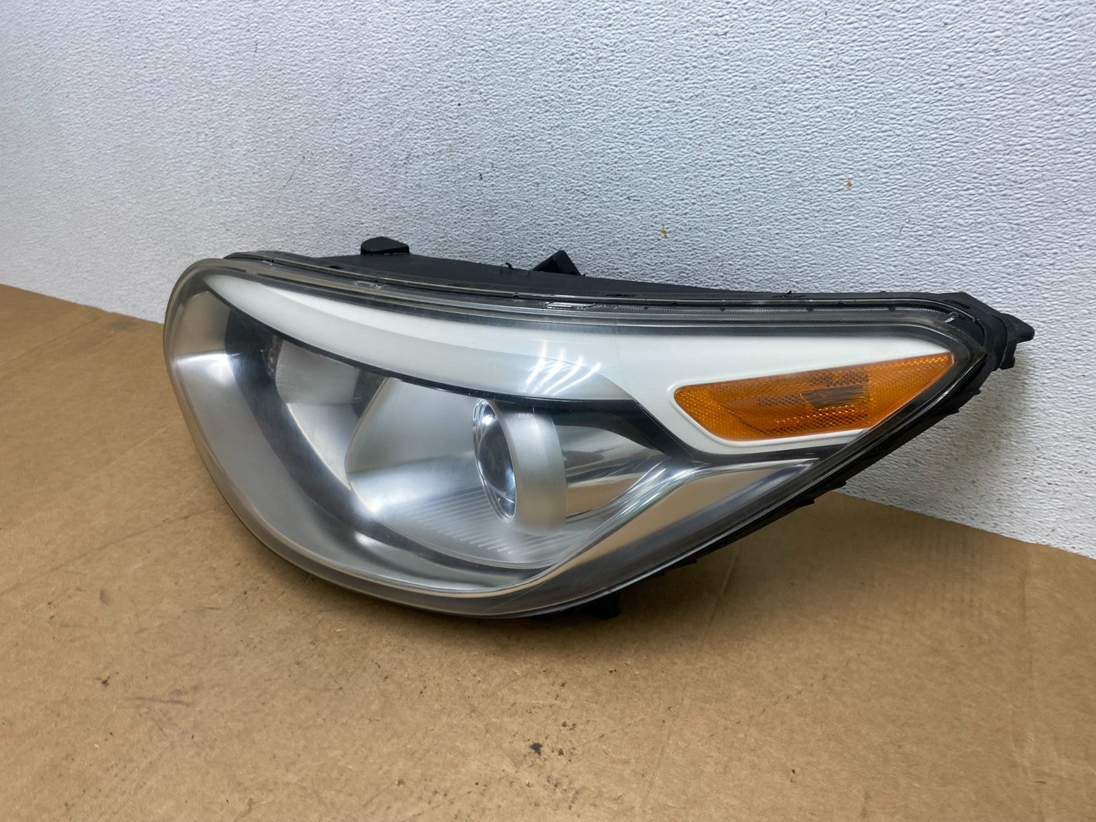 2014 - 2018 Kia Soul Left Driver LH Projector Halogen Headlight AE3169 DG1