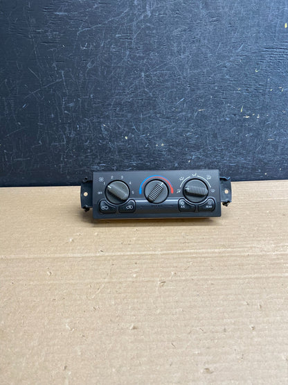 1999-2001 Chevrolet Tahoe AC Climate Control HVAC Rear Window Defogger AG0080 DG0