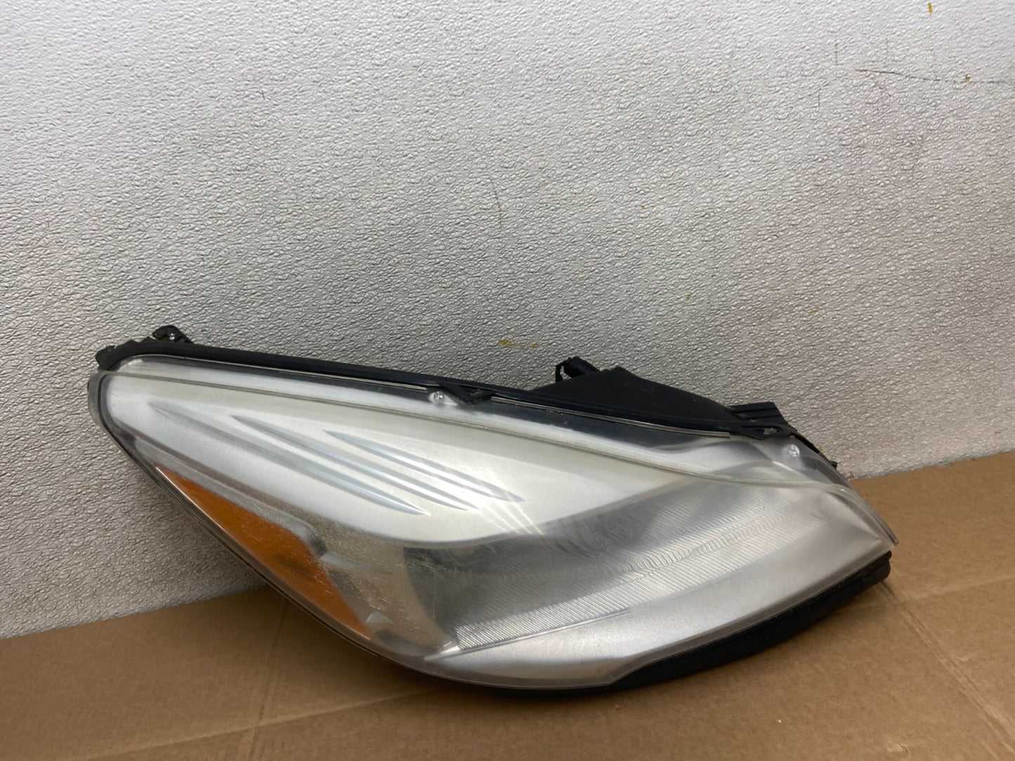 2013 - 2016 Ford Escape Headlight Right Passenger RH Side Halogen Y8372 DW0