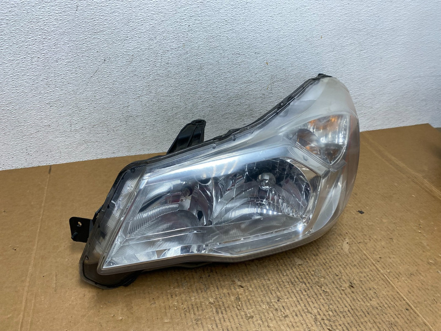 2014 to 2016 Subaru Forester Left Driver LH Headlight Halogen TYC AE2706 DW2