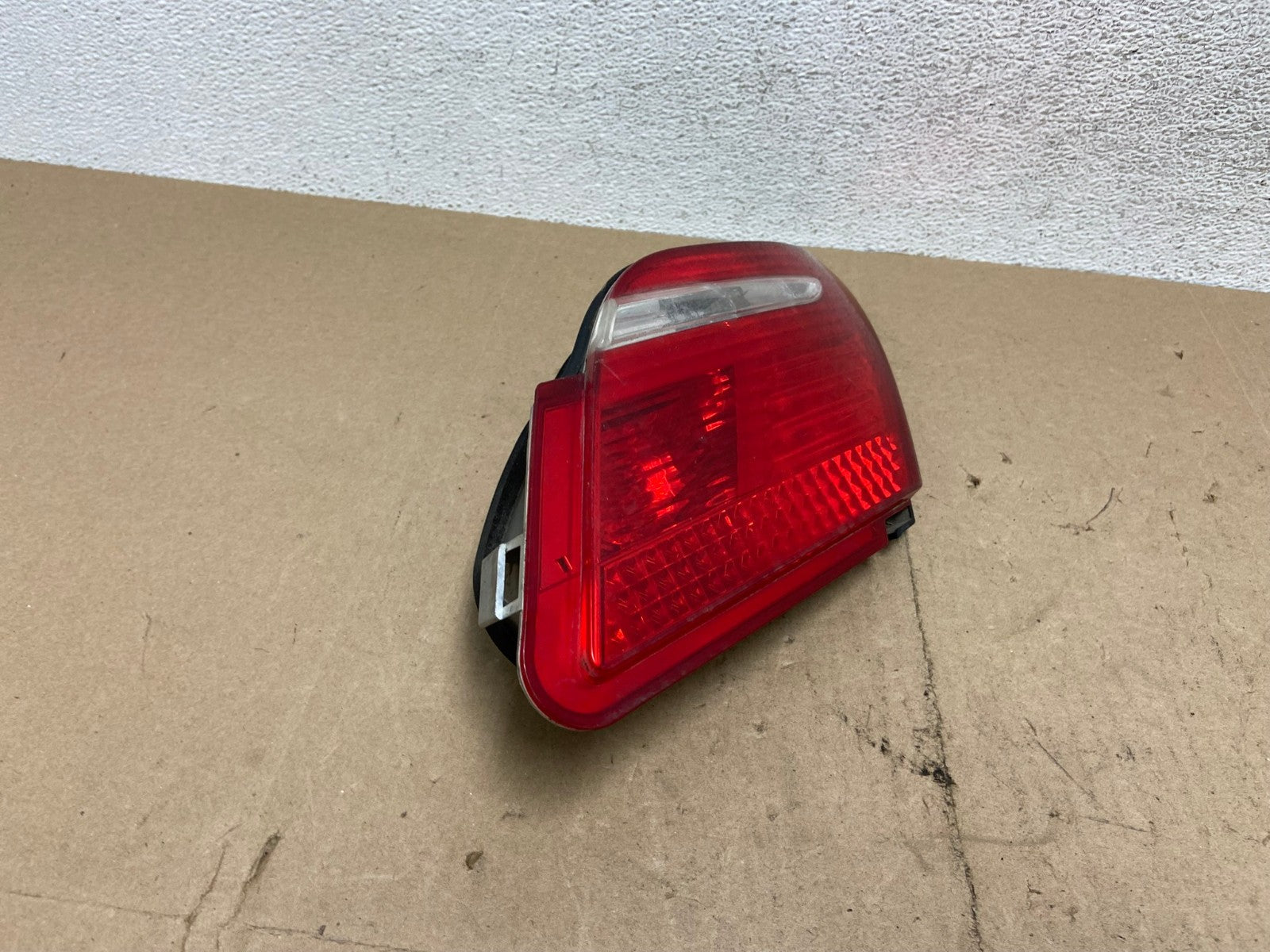 2006 - 2008 BMW 7-Series 750li 760li Right Passenger Inner Tail Light AE6844 LK2
