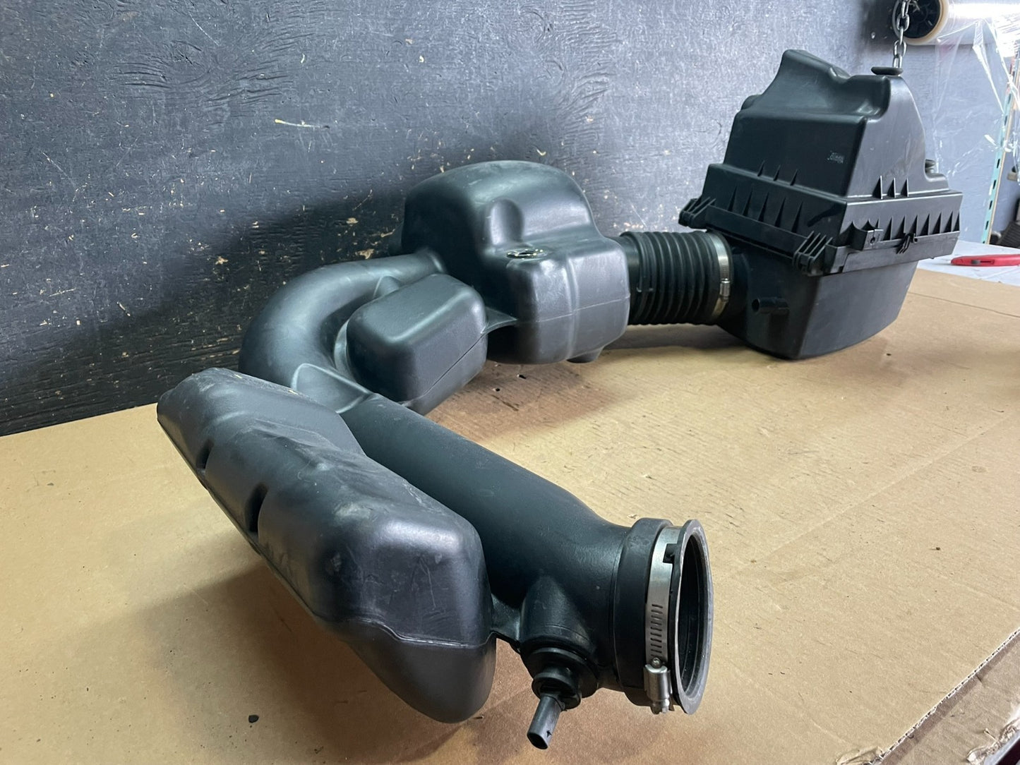2011 - 2013 Dodge Durango 3.6L Resonator Air Intake Tube z8233 DG6