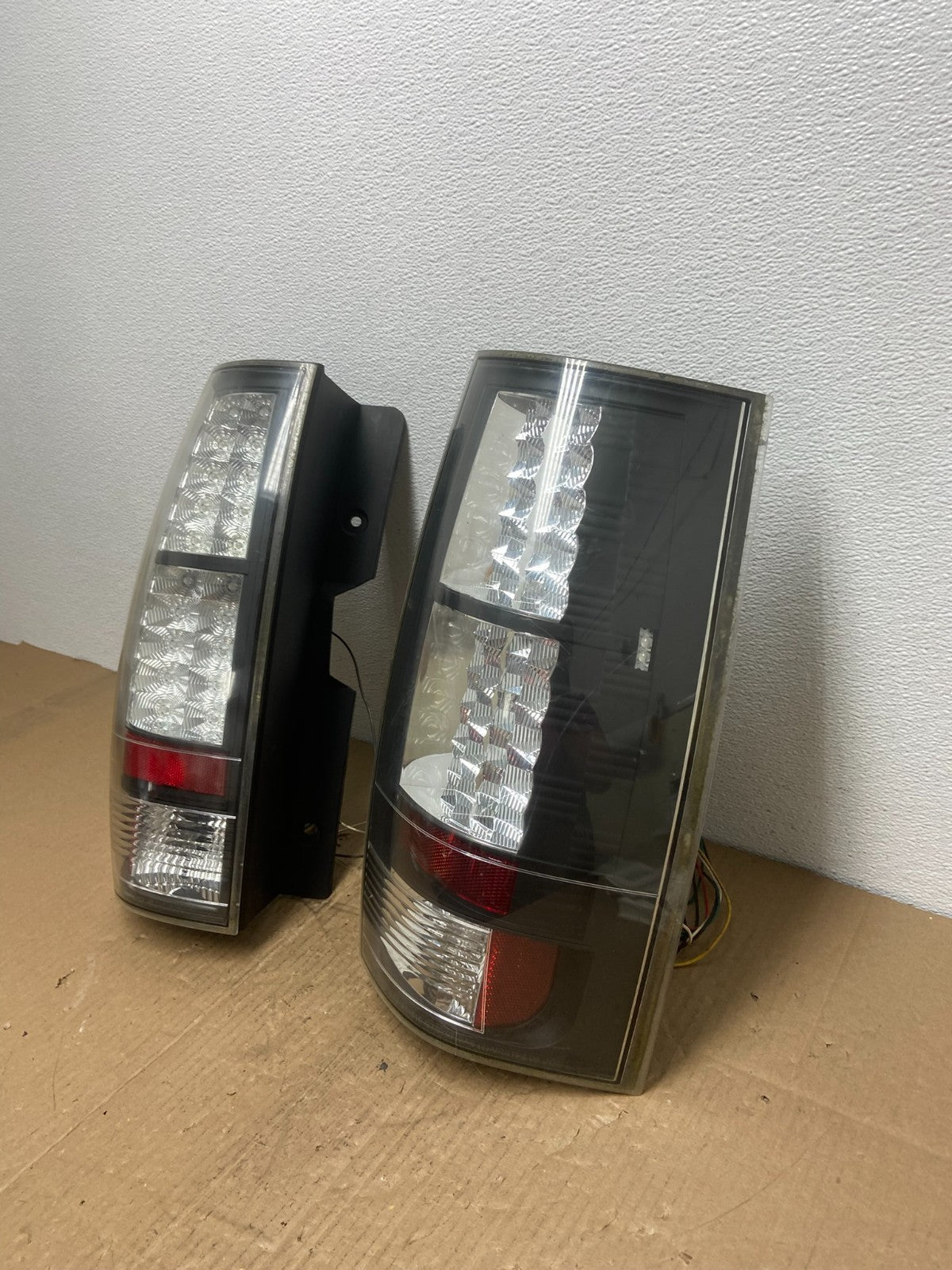 2008-2014 Chevrolet Tahoe Suburban Left+Right Set LED Tail Lights AB8273 DG1