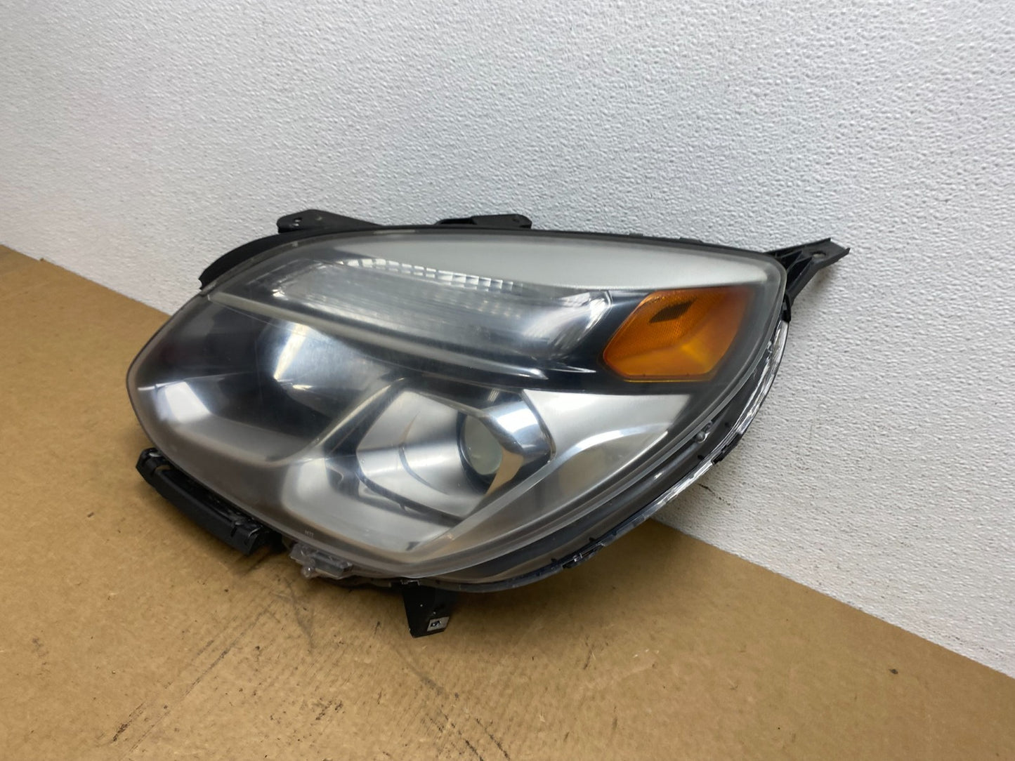 2016-2018 Chevrolet Equinox Left Driver LH Halogen Headlight Oem AC1839 DW1