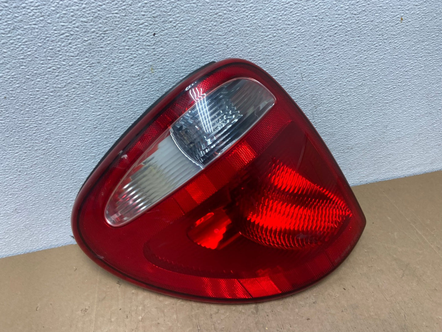 2004 to 2007 Dodge Grand Caravan Left Driver Lh Tail Light AC7264 LK0