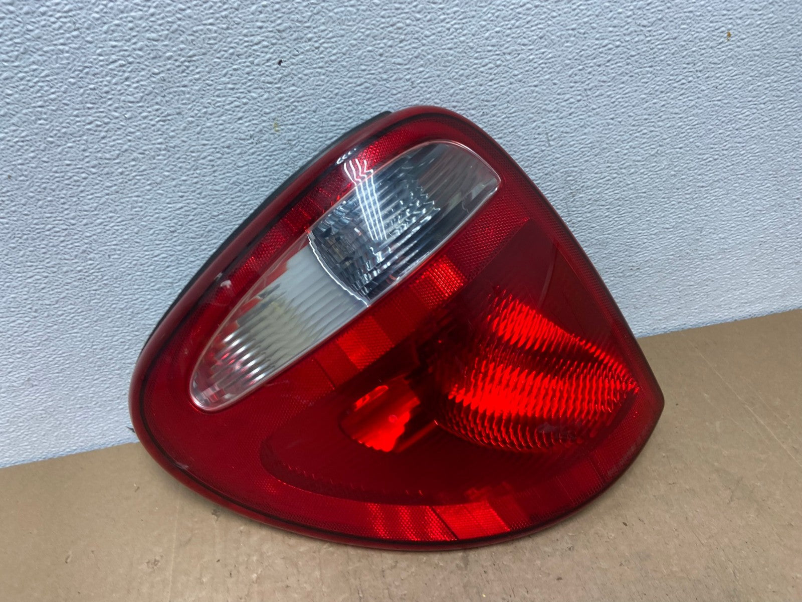 2004 to 2007 Dodge Grand Caravan Left Driver Lh Tail Light AC7264 LK0