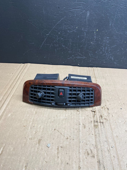 2004 to 2009 Cadillac SRX Front Center Dash A/C Air Vent ab8962 DG0