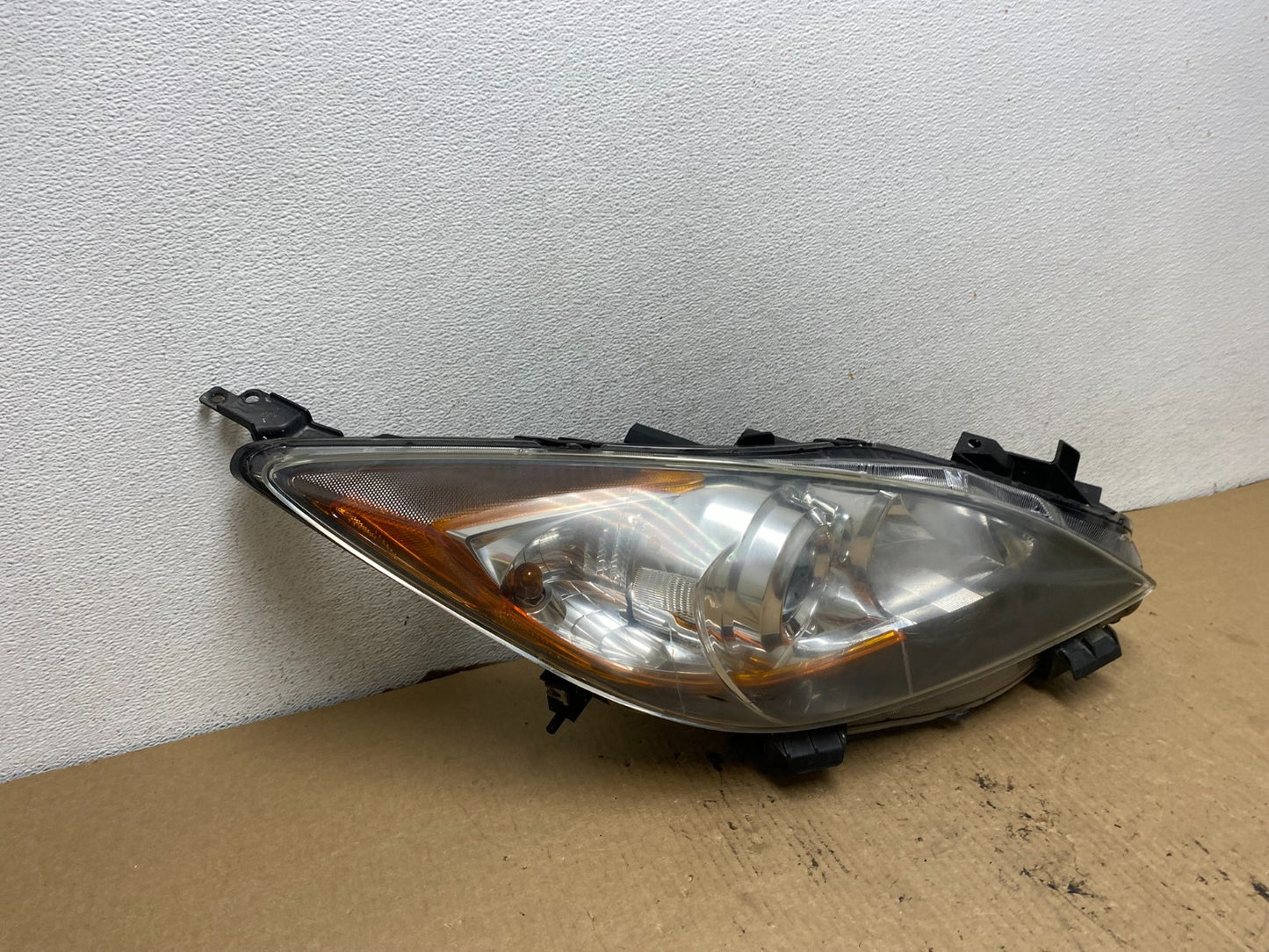 2010 - 2013 Mazda 3 Halogen Right Passenger Rh Side Headlight AG2294 DW2