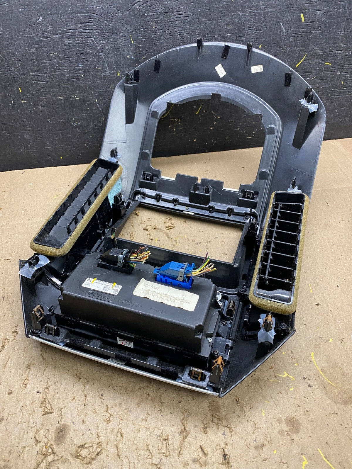 2007 - 2010 Ford Edge Heater Climate Control Radio Control Dash Bezel u5548 DG5