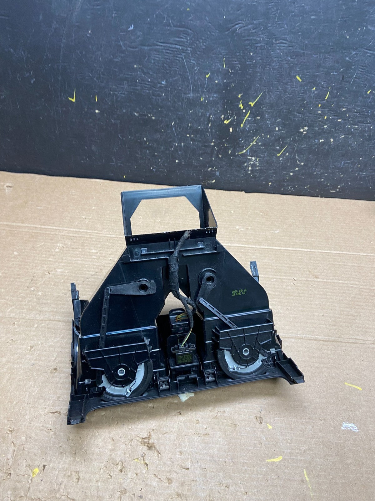 2005 - 2010 Volkswagen Jetta Rabbit Center Cosnole Dash Air Vent W1653 DG4