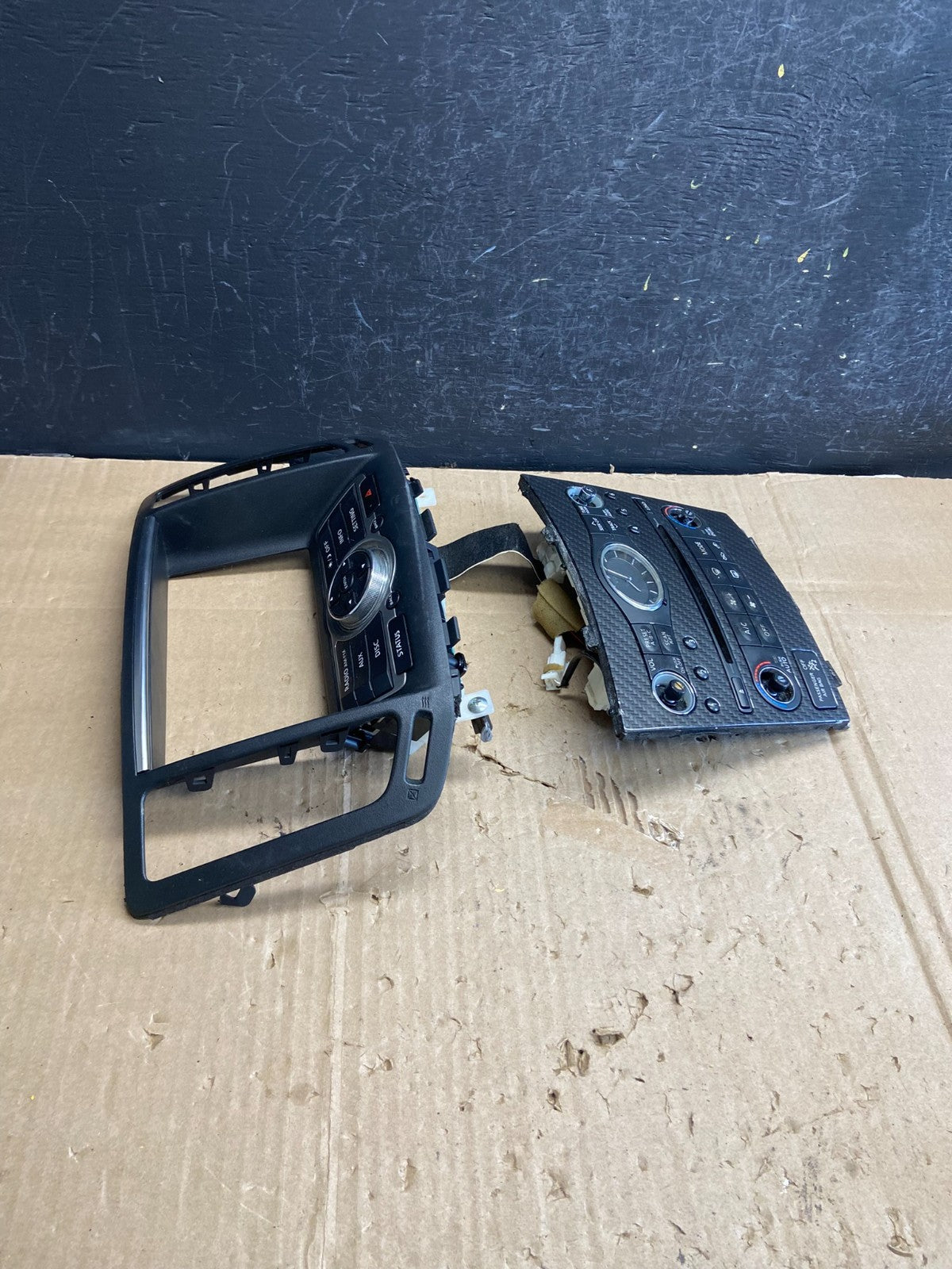 2010 to 2013 Infiniti G37 Radio Player Climate Control Panel Bezel AE1827 DG1