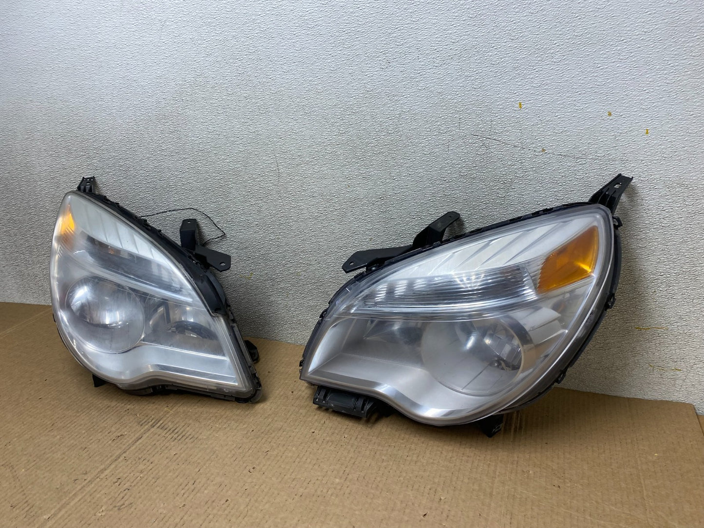 2010 - 2015 Chevrolet Equinox Halogen Headlights Left+Right Side Set W3840 DW1