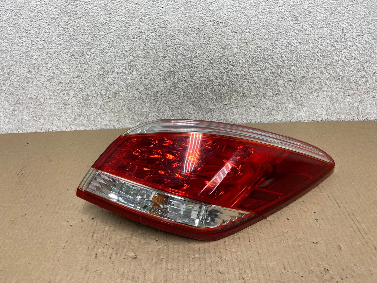 2011 - 2014 Nissan Murano Right Passenger Side RH Tail Light AE9772 LK0