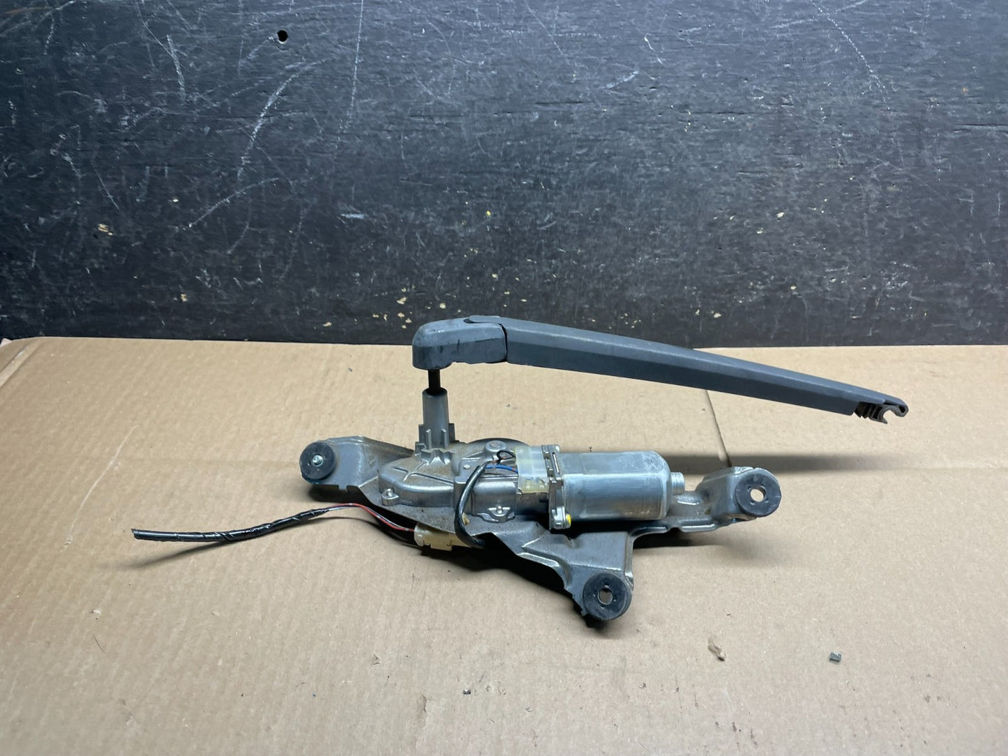 2007 to 2015 Mazda CX-9 CX9 Windshield Rear Wiper Motor v9054 DG1