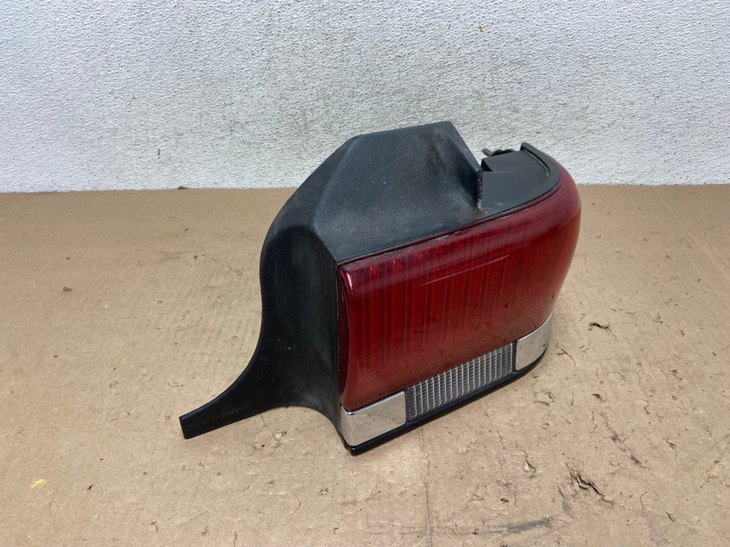 1990 to 1993 Lincoln Continental Right Passenger RH Side Tail Light AG5581 LK2