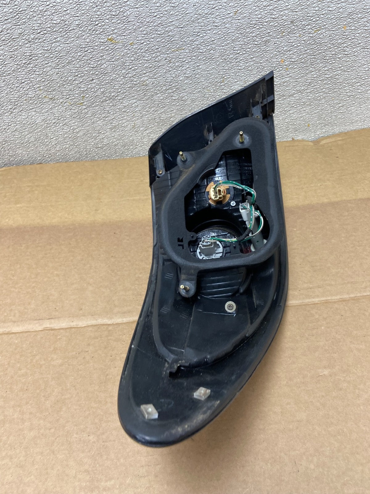 2002 to 2004 Lexus ES300 ES330 Right Passenger Side Tail Light OEM AB2565 DW5