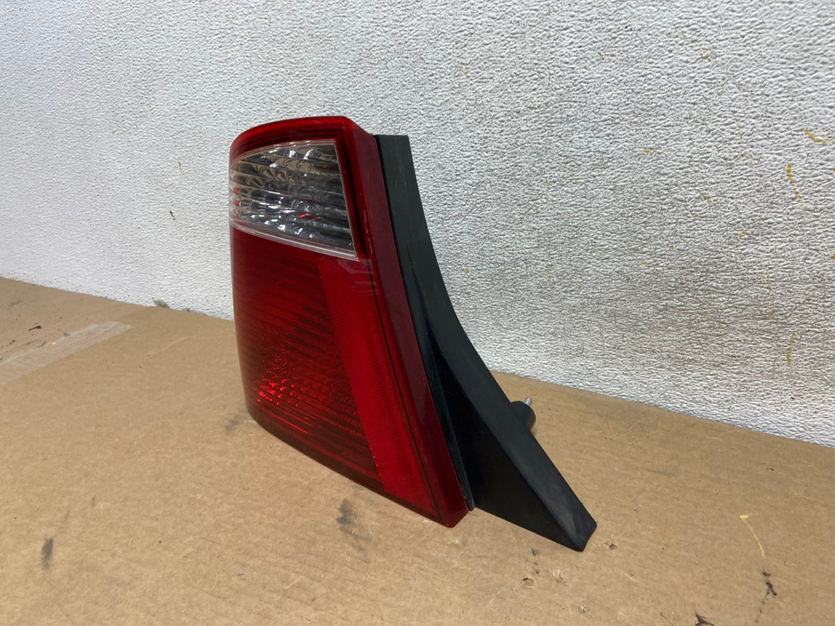 2005 2006 2007 Ford Focus Sedan Left Driver Side Tail Light AH4500 LK2