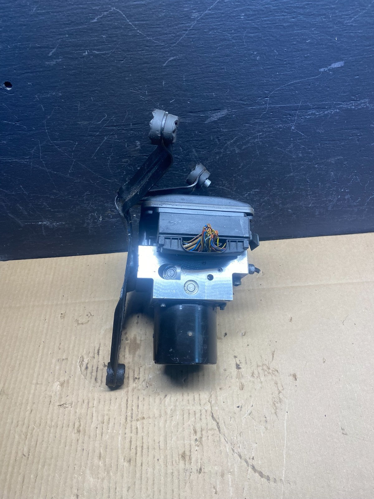 2007 to 2013 BMW X5 E70 ABS Anti-Lock Brake Pump Module AD0474 DG3