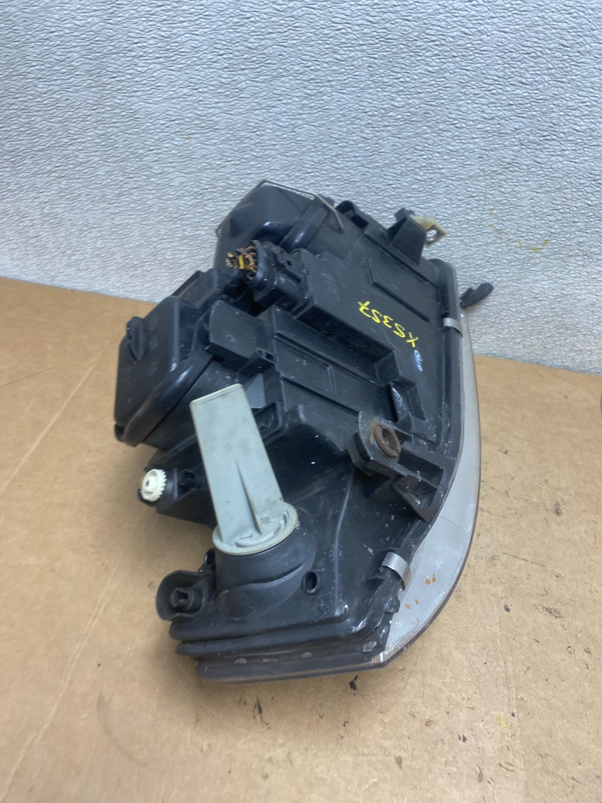 2002 to 2004 Audi A6 Left Driver LH Side Halogen Headlight OEM X5357 DW9