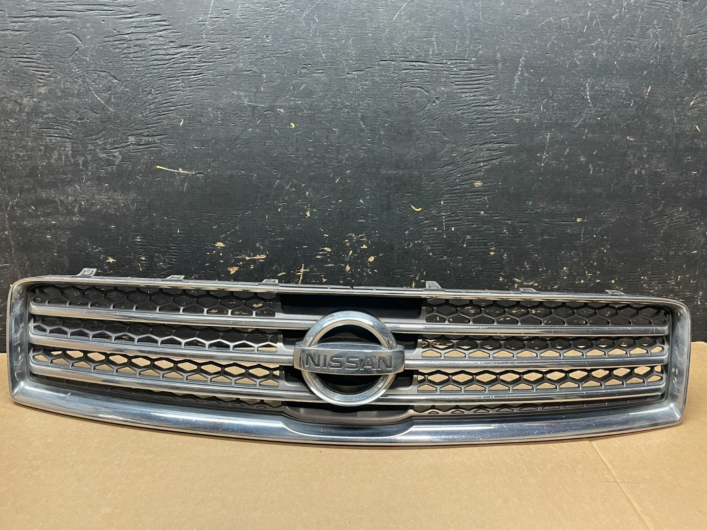 2009 to 2011 Nissan Maxima Front Upper Grill Grille 62070-9N00A Y9471 DG0