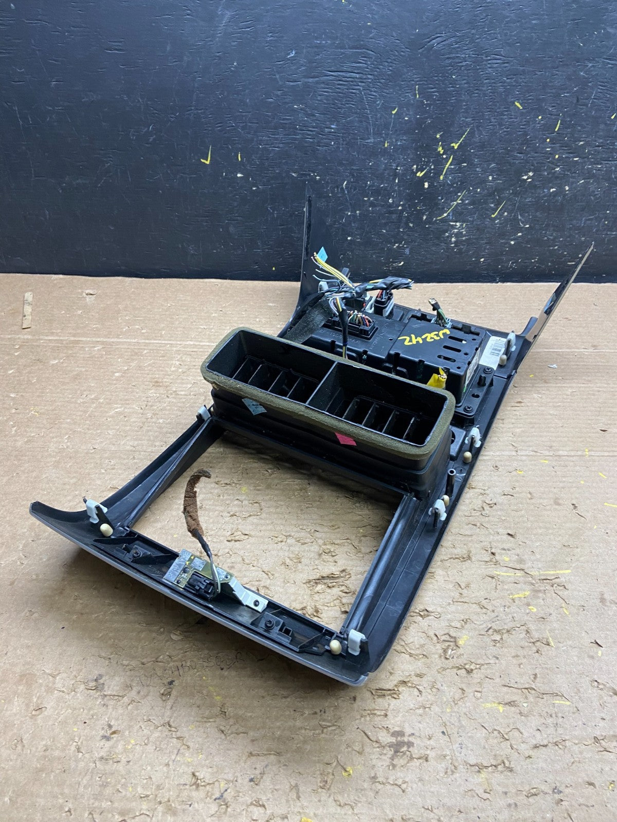 2006 - 2010 Ford Explorer Radio Heater Climate A/C Control Bezel  Trim w3242 DG4