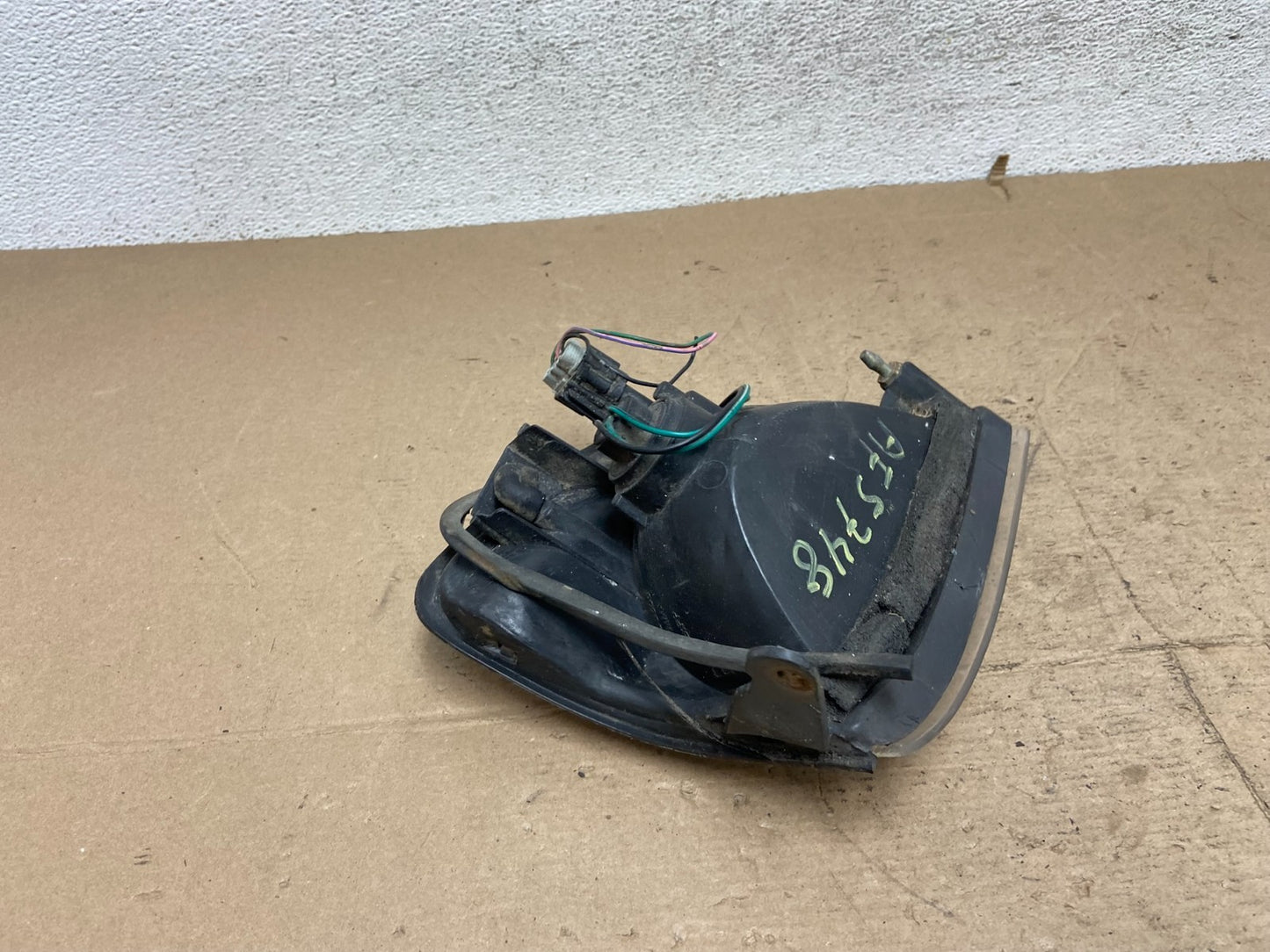 1999 to 2004 Nissan Pathfinder Passenger Corner Park Light Turn Signal AF5748 DW5