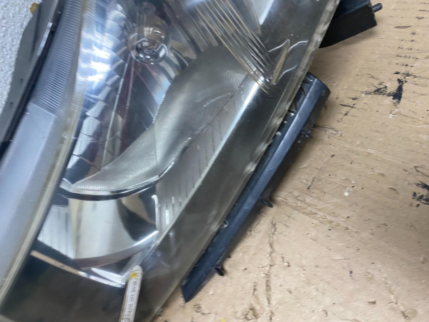 2011 to 2015 Chevrolet Cruze Halogen Left+Right Set Headlights S0047 DW6