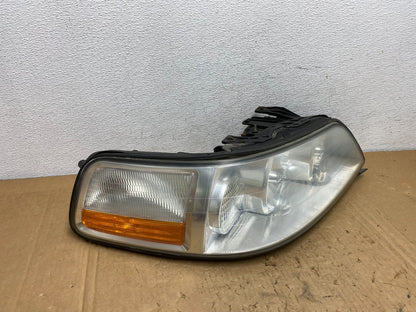 2005 to 2011 Lincoln Town Car Right Passenger Rh Side Headlight AD3766 DW2