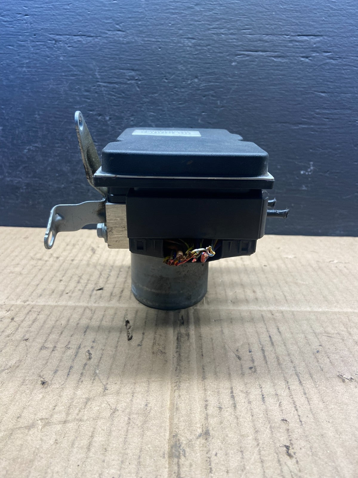 2007 to 2013 BMW 335i ABS Anti-Lock Brake Pump 6768550 AD1833 DG3