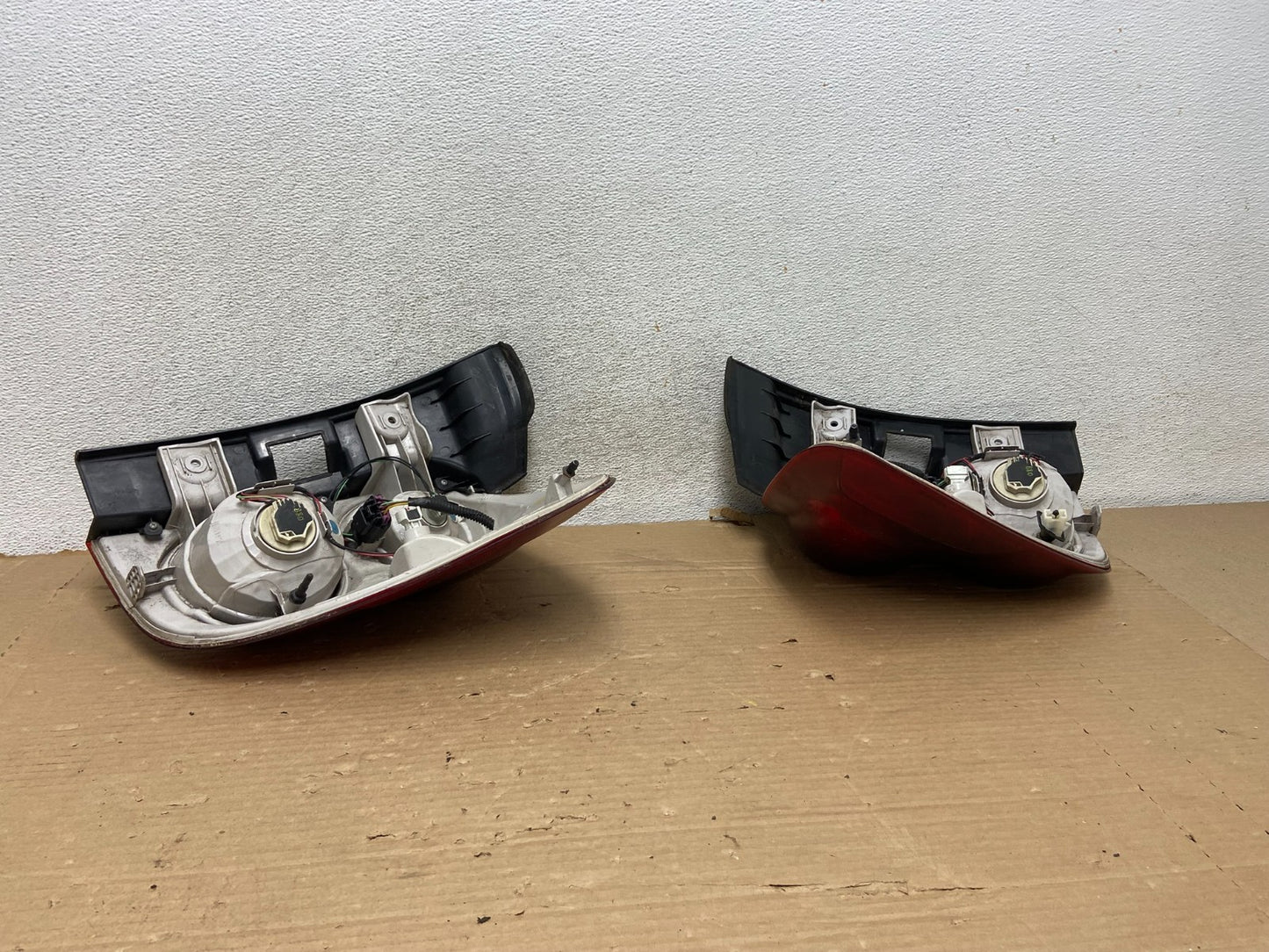 2010 to 2015 Chevrolet Equinox Left+Right Side Tail Lights AG8178 DW7