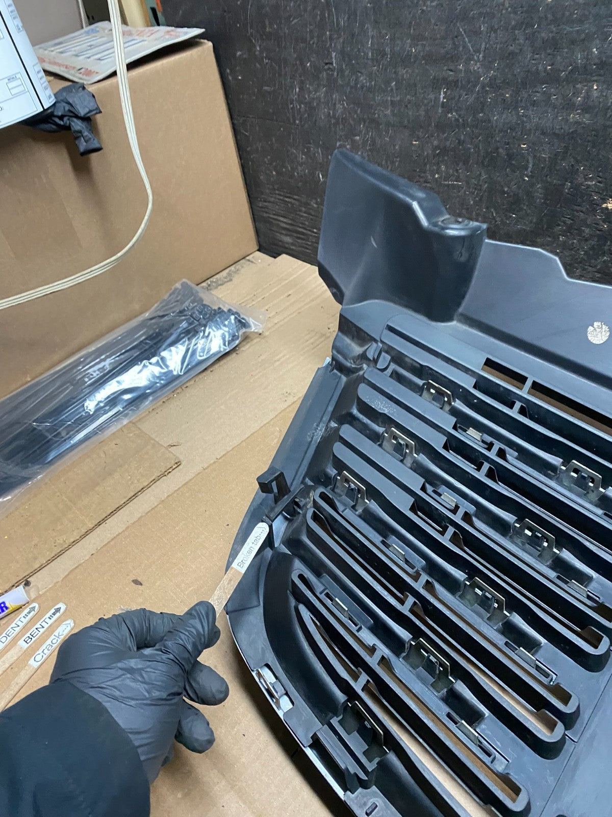 2009 to 2011 Freightliner Sprinter Front Upper Chrome Grill Grille W5930 DG13